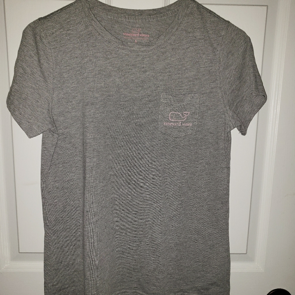Grey Vineyard Vines T-shirt